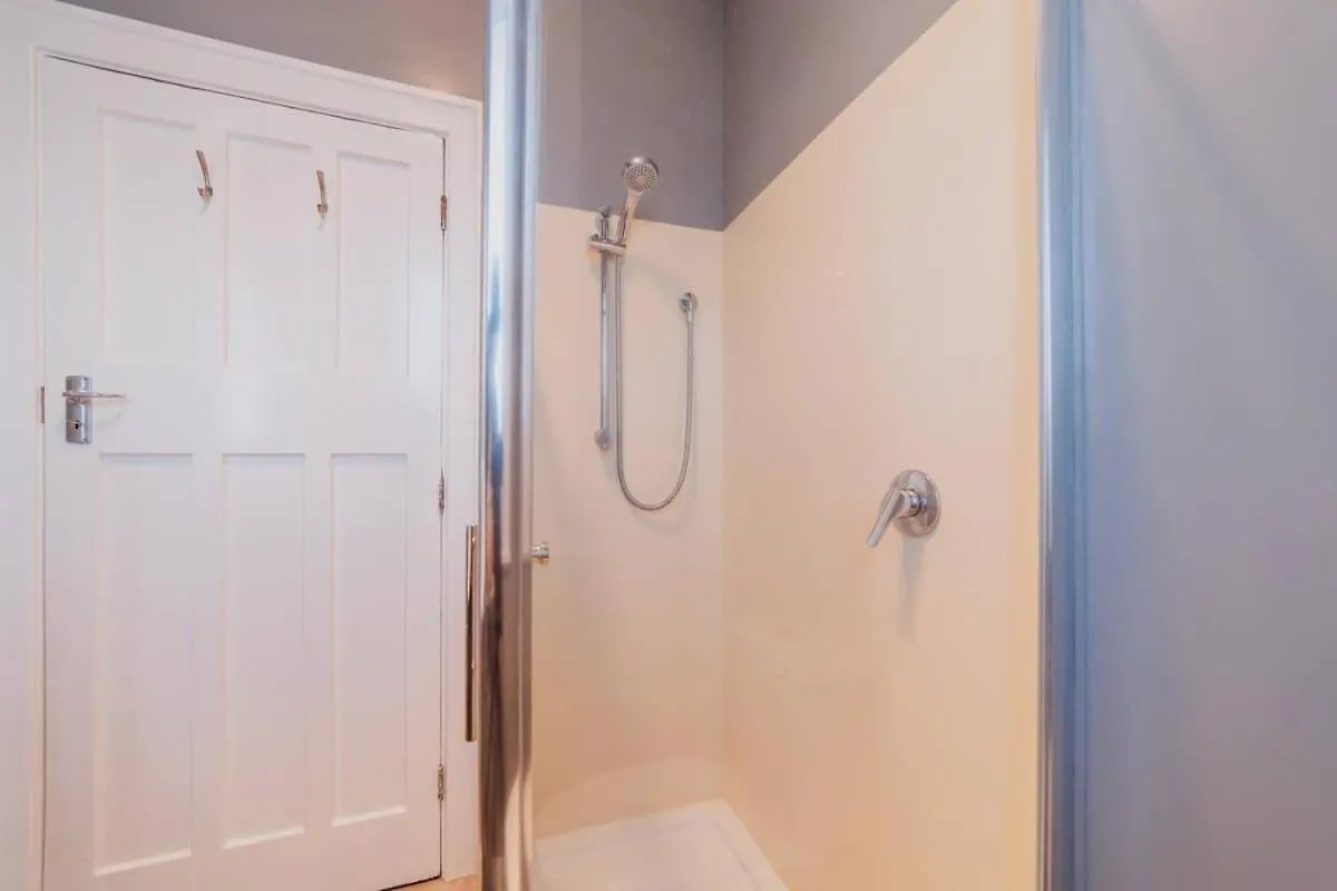 Somerfield Statement - Bold 3Br House On Barrington Christchurch Holiday home