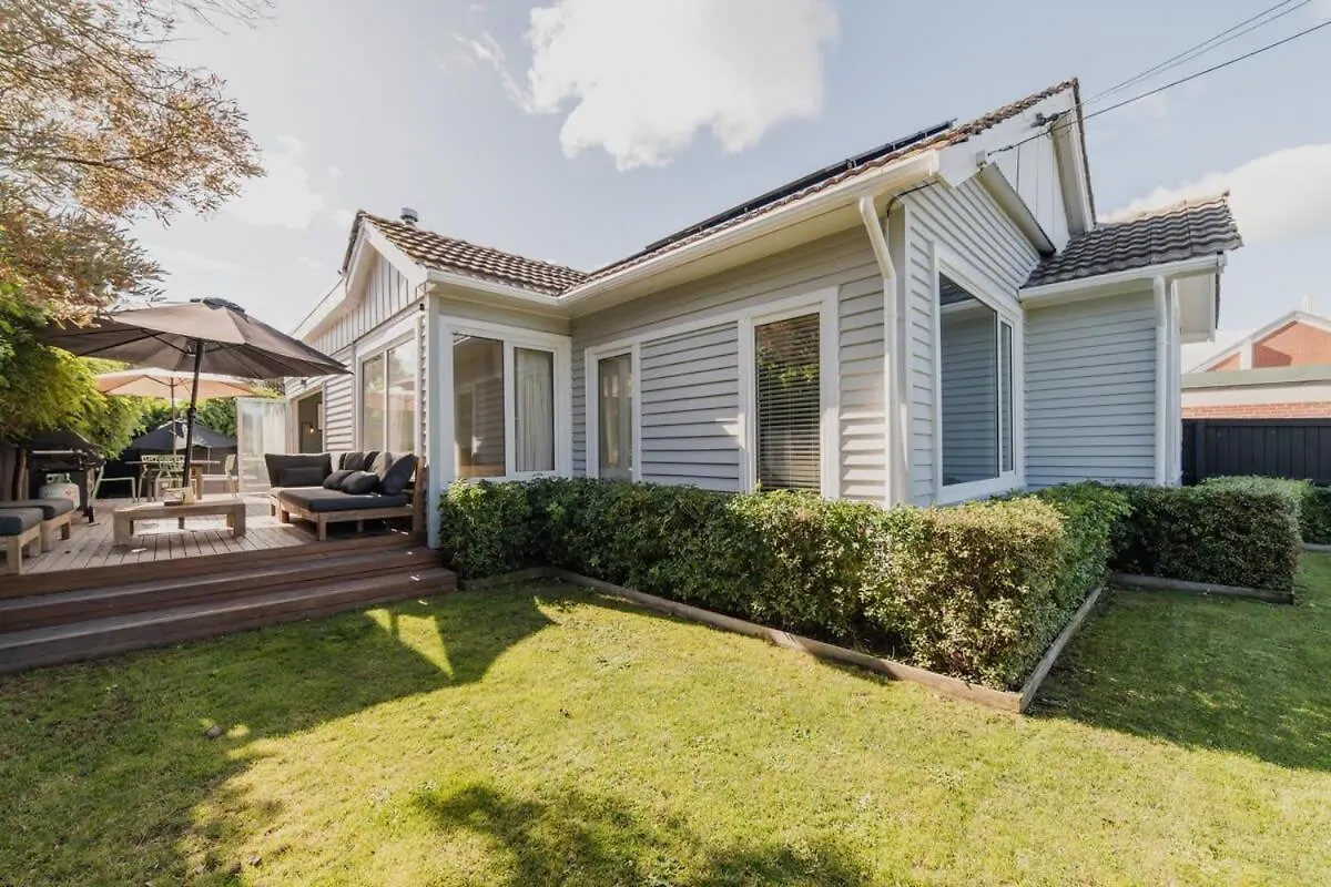 Somerfield Statement - Bold 3Br House On Barrington Christchurch New Zealand