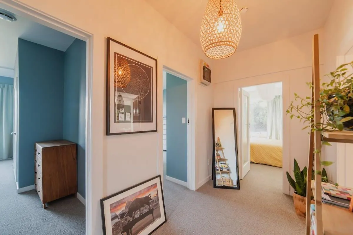 Somerfield Statement - Bold 3Br House On Barrington Christchurch