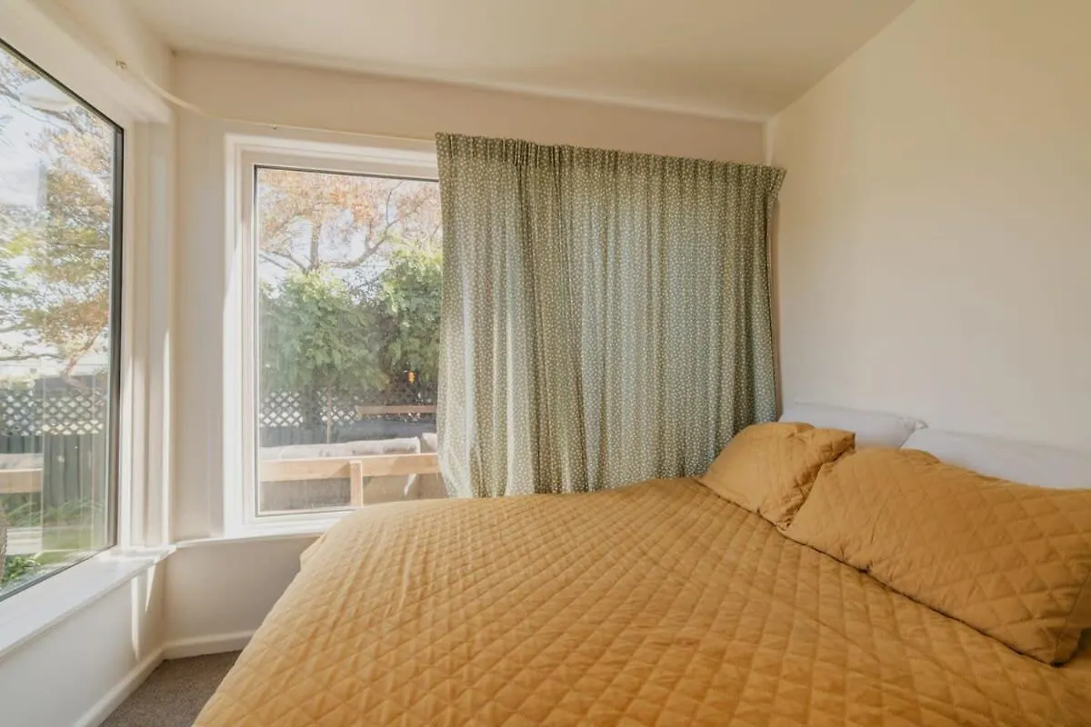 Somerfield Statement - Bold 3Br House On Barrington Christchurch New Zealand