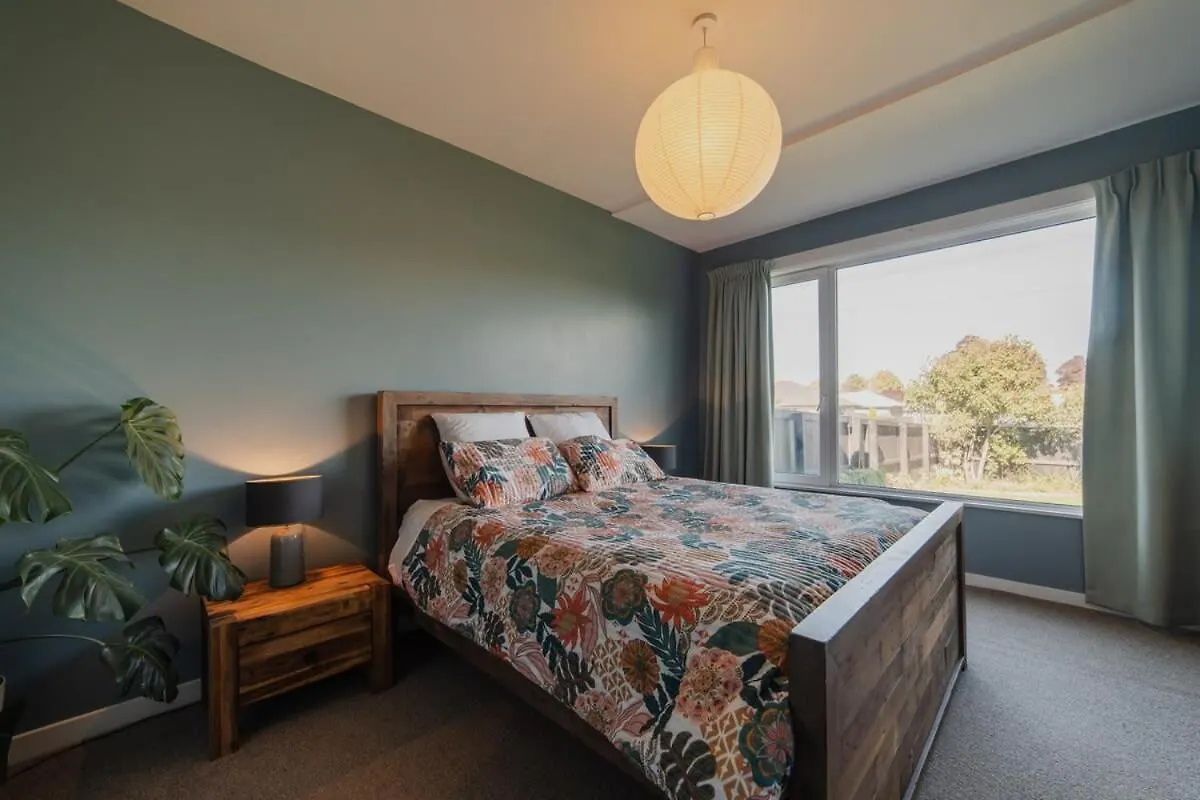 Somerfield Statement - Bold 3Br House On Barrington Christchurch