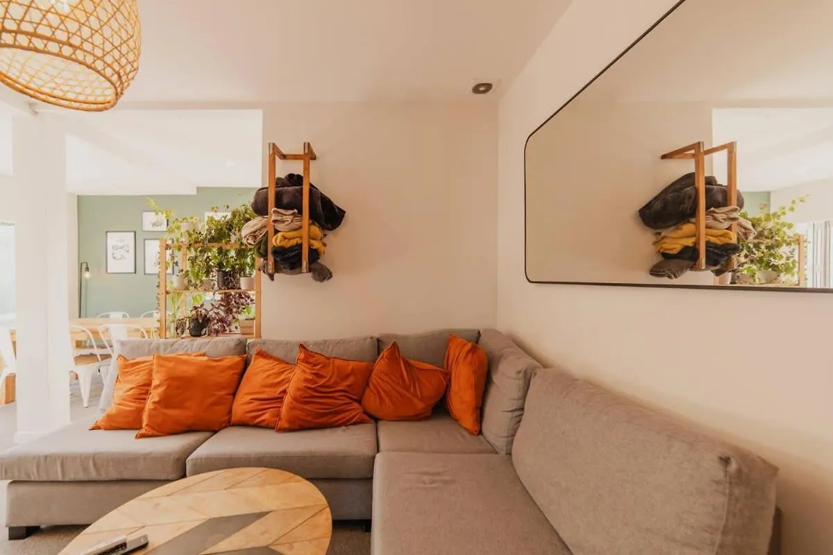 Somerfield Statement - Bold 3Br House On Barrington Christchurch Holiday home